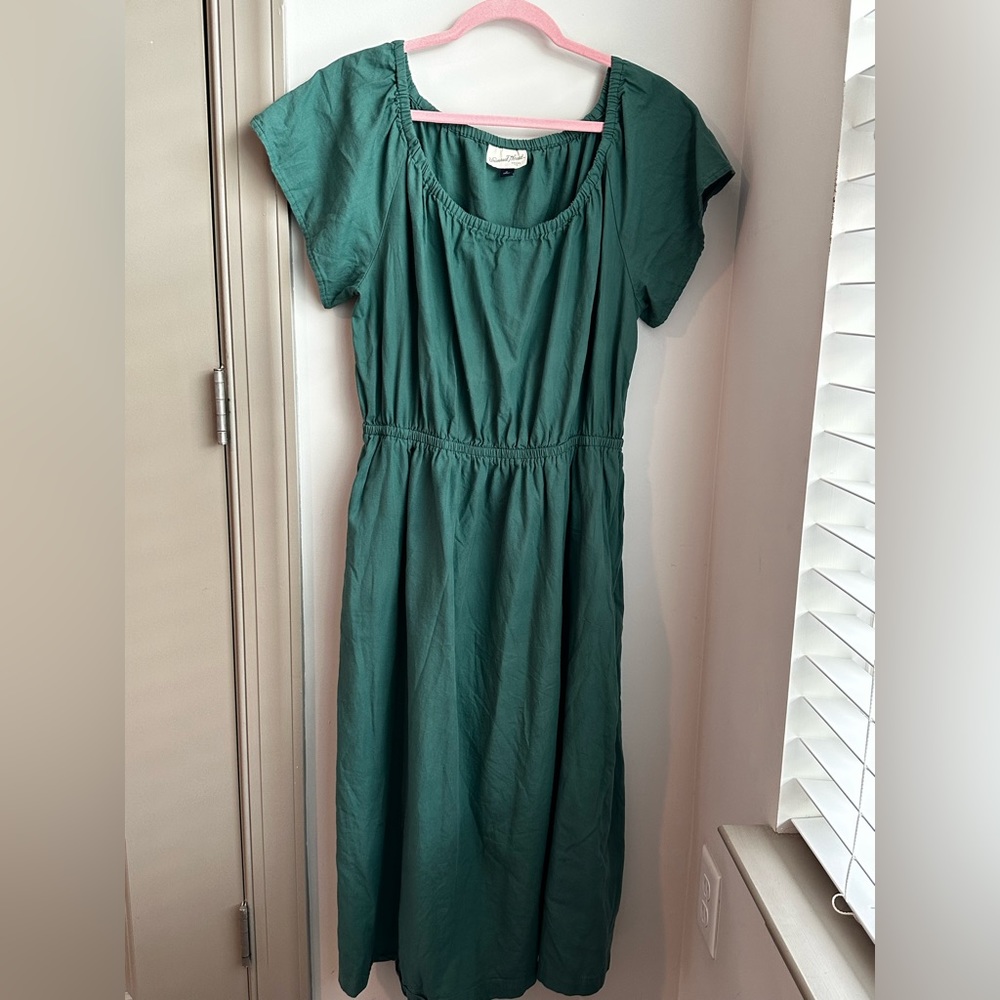 NWOT Faded Kelly green cutout midi dress w/ POCKETS!!!